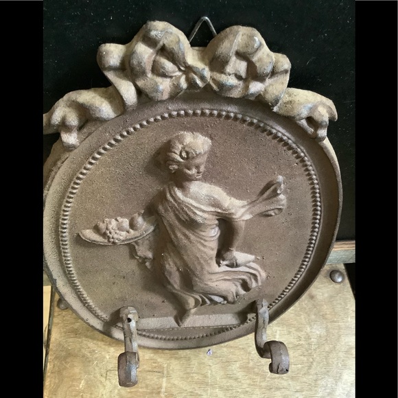 Cast Iron 2 Hook Wall Plaque-European Lady #2 - Picture 6 of 12